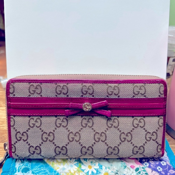 Guc gucci zip around wallet does have some call outs see pics - Picture 3 of 12